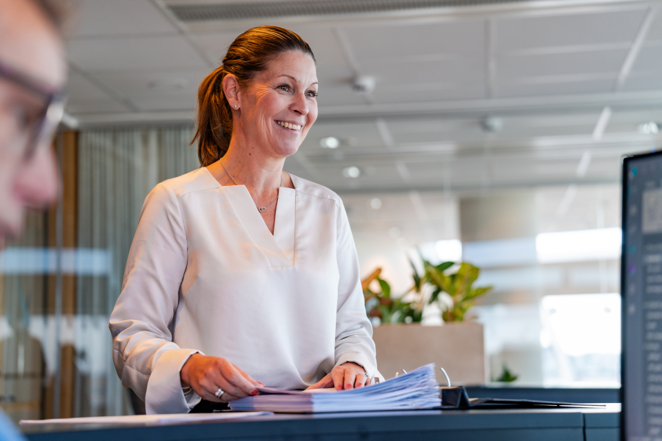 Medarbetare samtalar.